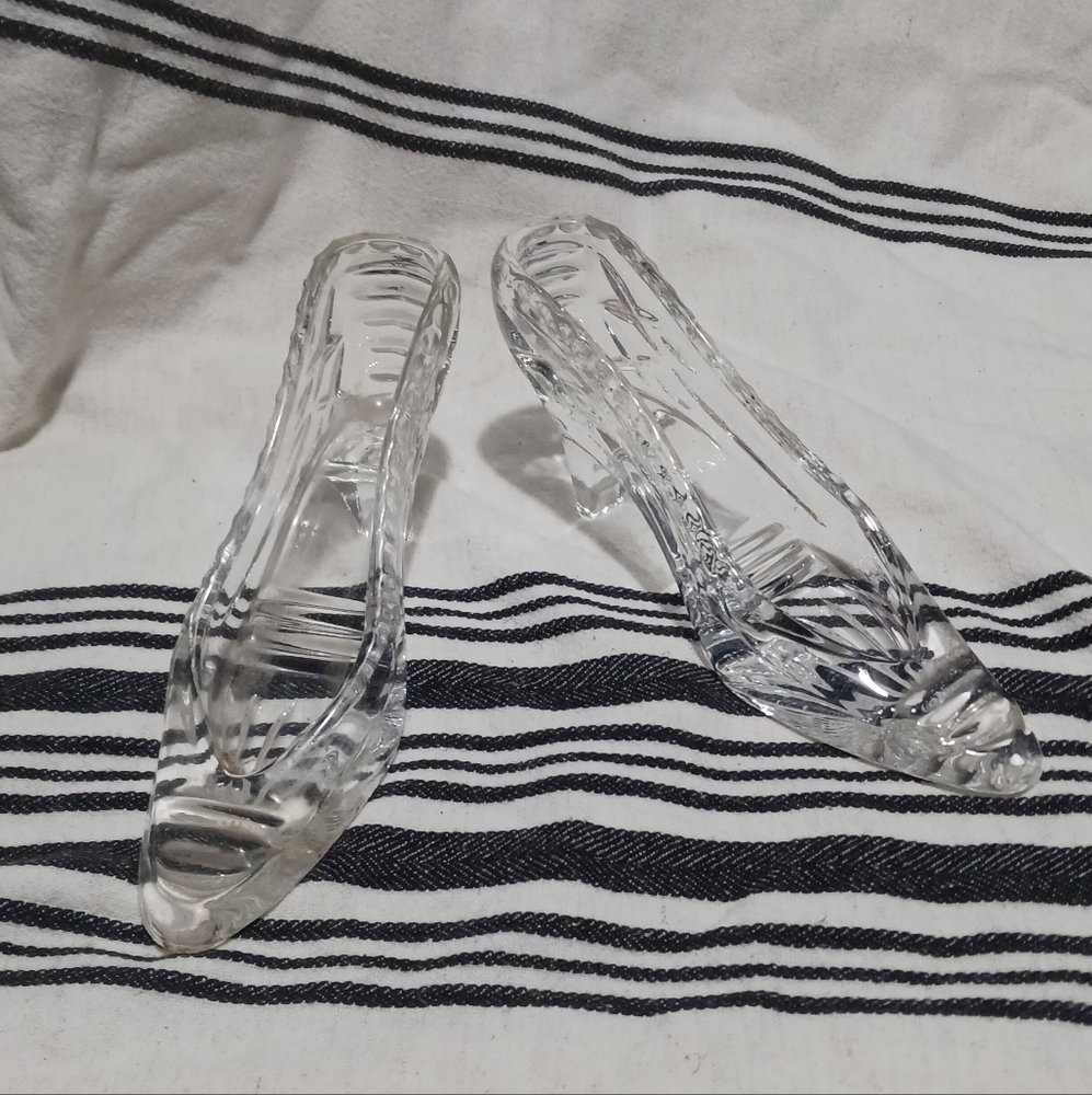 Crystal glass  shoe by Godinger Crystal Legends